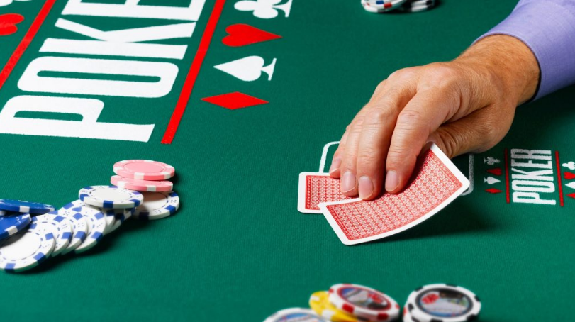 Một ván poker w88 đầy đủ được sắp xếp như thế nào ?